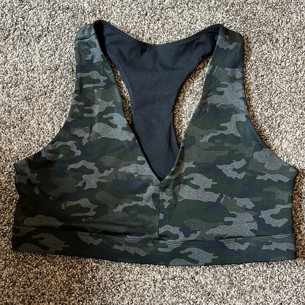 sports bra from fabletics. no tags but has never been worn